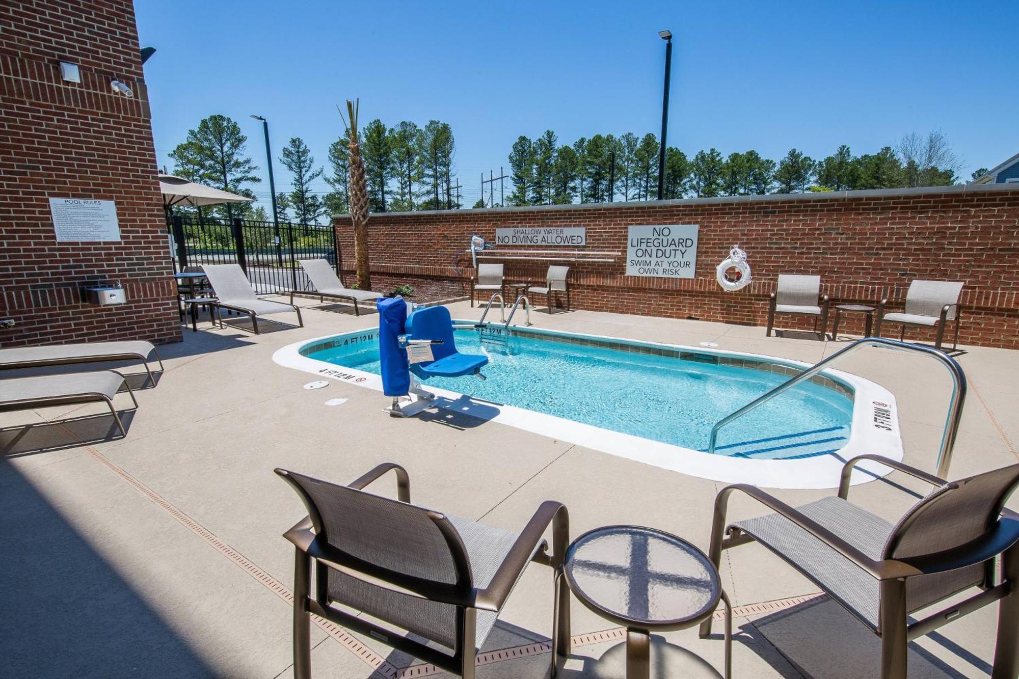Готель Courtyard By Marriott Columbia Cayce Екстер'єр фото