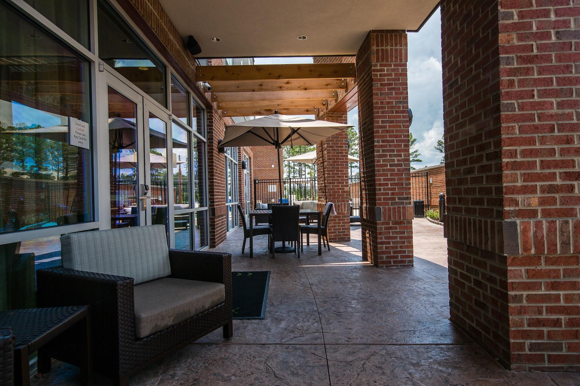 Готель Courtyard By Marriott Columbia Cayce Екстер'єр фото